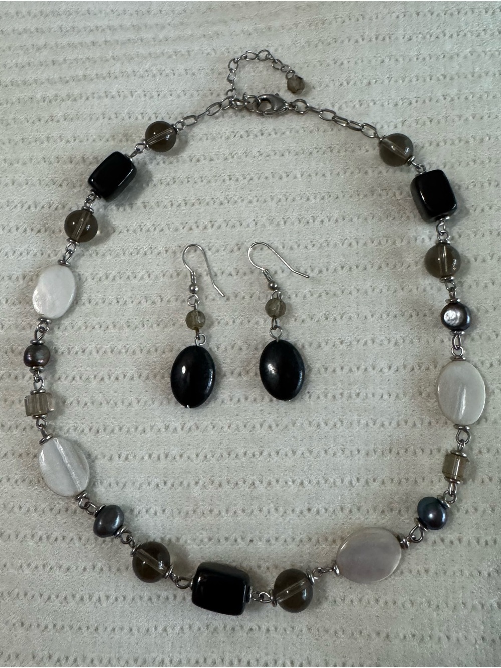 Vintage Park Lane Beaded Stone Necklace & Earrings Set Black White Gray 18”